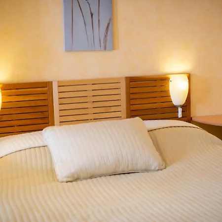Hotelle Maraiscaillebotte Hotel 2*