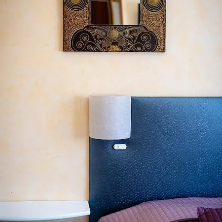 Hotelle Maraiscaillebotte 2* Challans